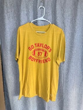 (Code)word "Go Taylor's Boyfriend" 87 Graphic T-Shirt Mustard Yellow XL